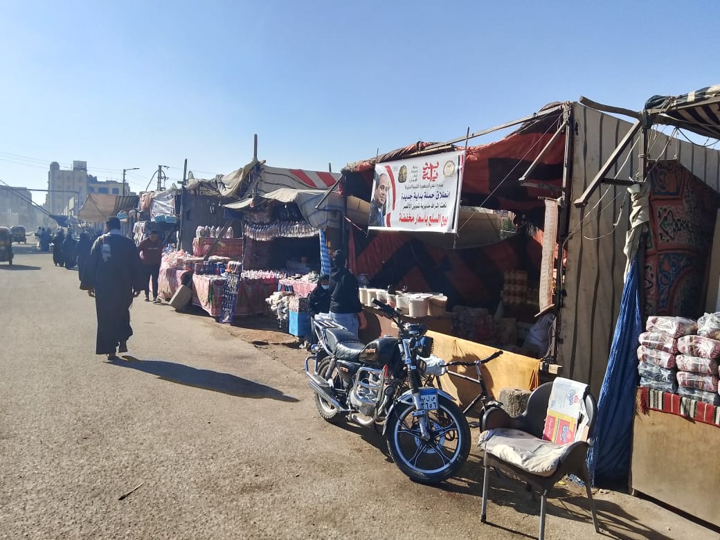 افتتاح سوق اليوم الواحد لتوفير سلع بأسعار مخفضة