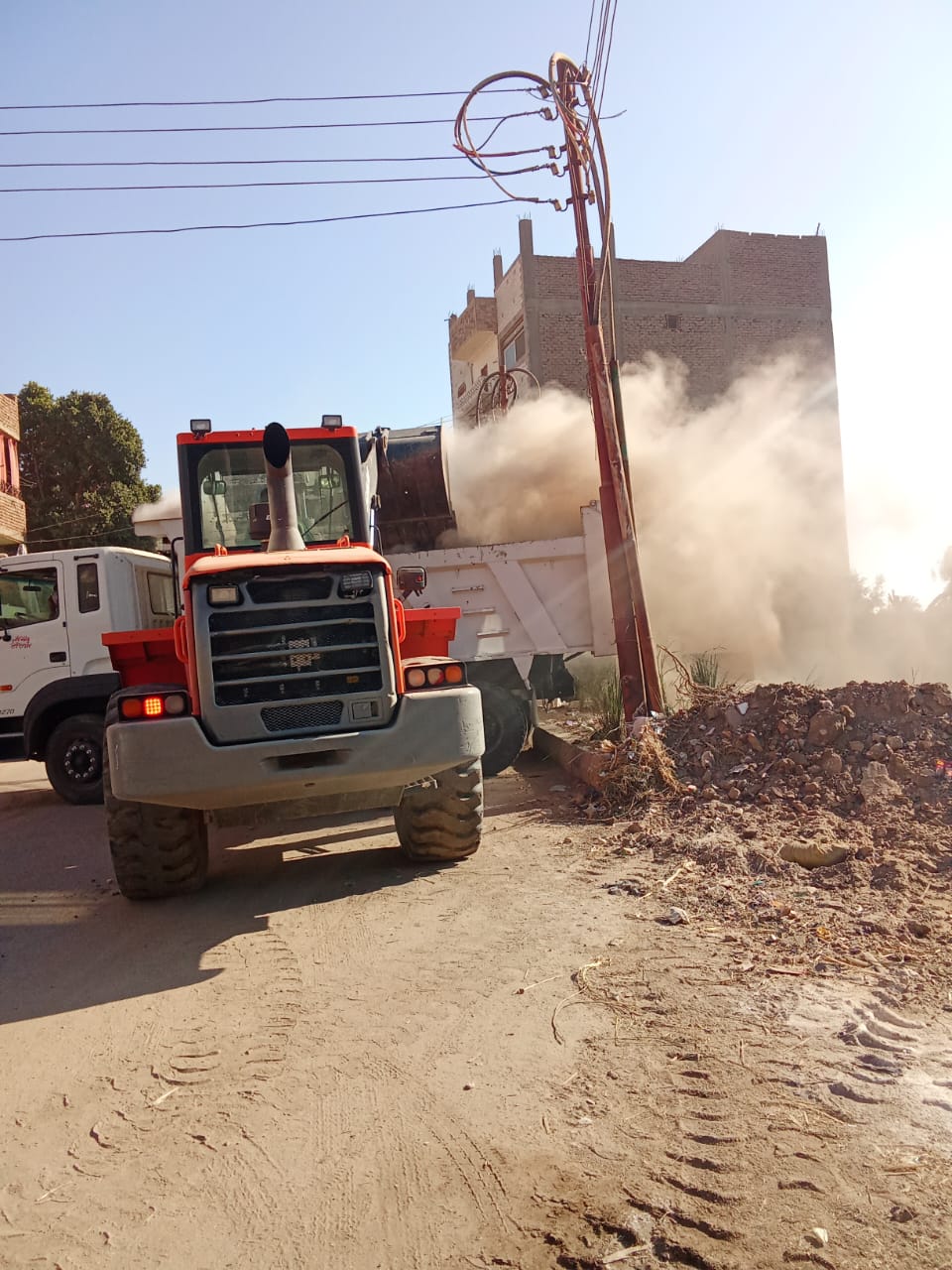 رفع 155 طن من التراكمات بمدينة الزينية