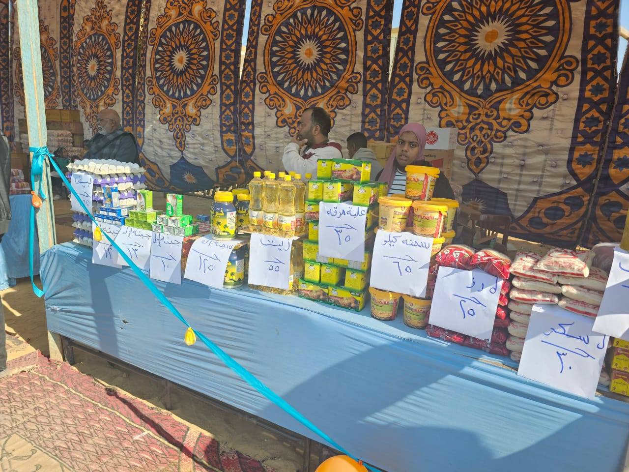 توفير سلع بأسعار مخفضة فى سوق اليوم الواحد بالبياضية توفير سلع بأسعار مخفضة فى سوق اليوم الواحد بالبياضية