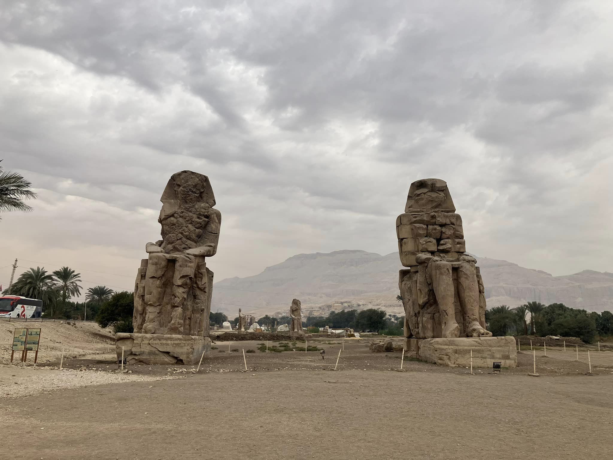 تمثالى ممنون بناهما المهندس الفرعونى أمنحتب بن حابو