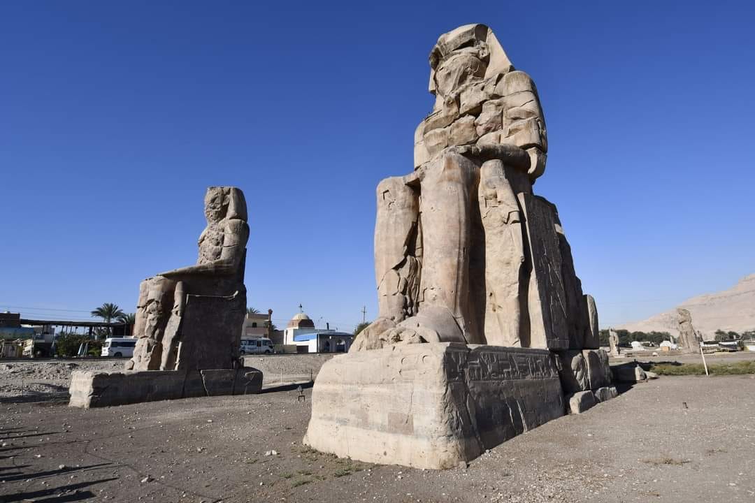 تمثالا ممنون بناهما المهندس الفرعونى أمنحتب بن حابو