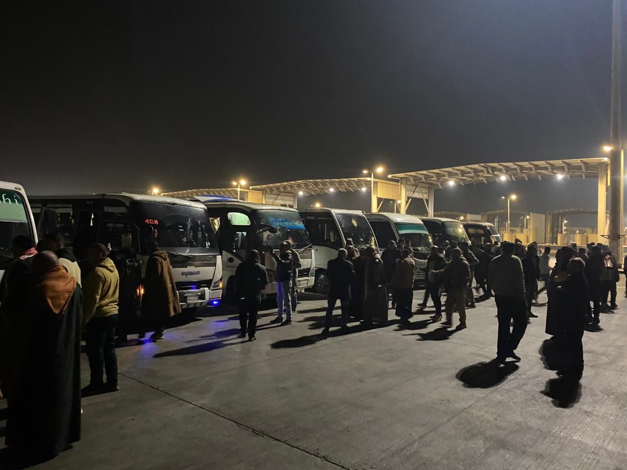 الآلاف يتوجهون من الإسماعيلية إلى معبر رفح  (2)