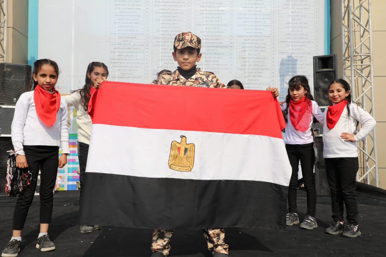 جانب من العروض المسرحية واستعراضات فنية جانب من العروض المسرحية واستعراضات فنية