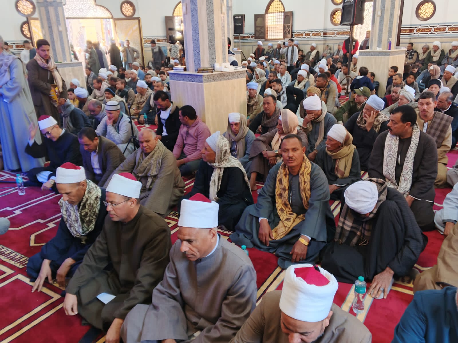 فرحة وتوزيع حلوى بالإفتتاح