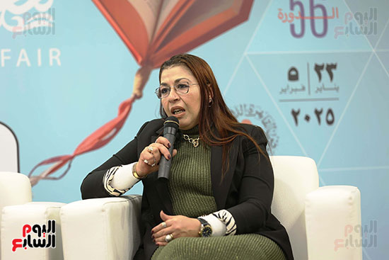 حضور ندوة السينما والتنبؤ بالمستقبل (4)