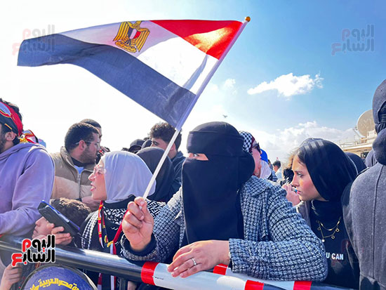 تدفق-لآلاف-المصريين-نحو-معبر-رفح-(16)