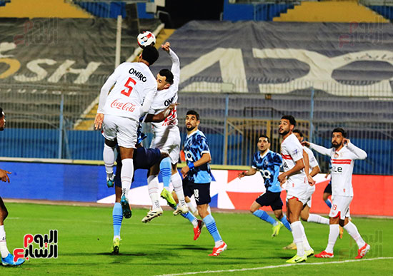 جانب من مباراة الزمالك وبيراميدز فى الدورى المصرى