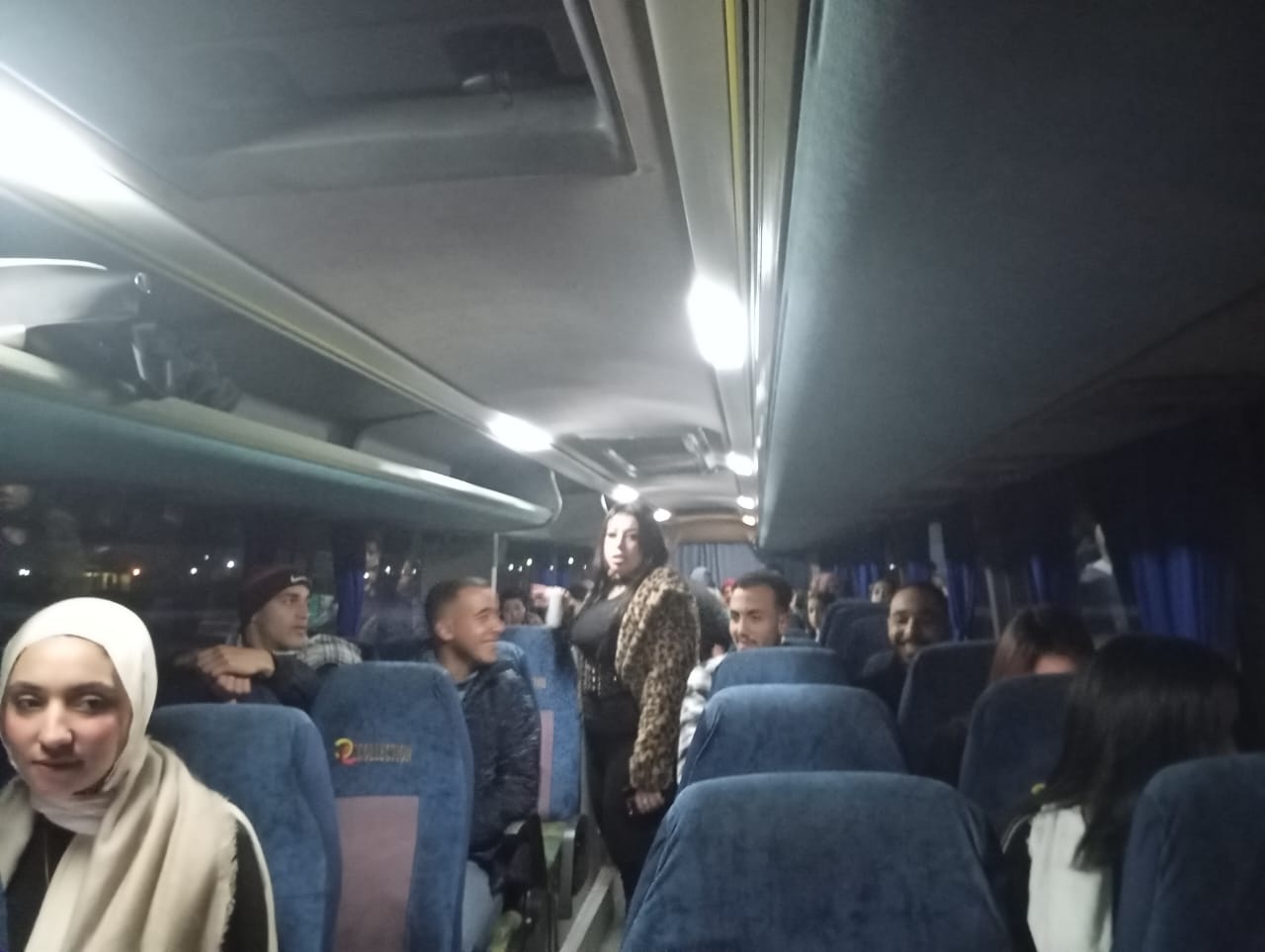 الآلاف يتوجهون من الإسماعيلية إلى معبر رفح  (1)