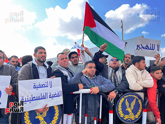تدفق-لآلاف-المصريين-نحو-معبر-رفح-(14)