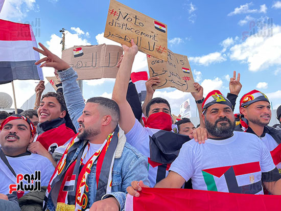 الآلاف-المصريين-بمعبر-رفح-(11)