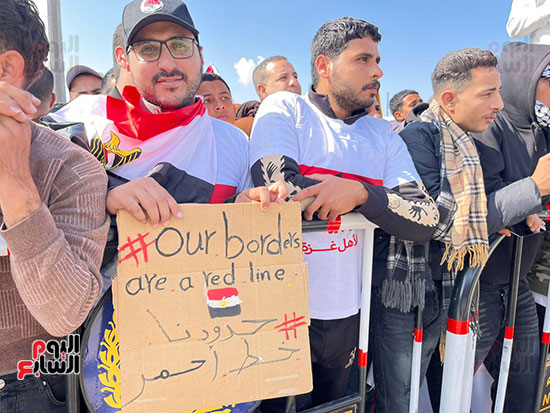 الآلاف-المصريين-بمعبر-رفح-(17)