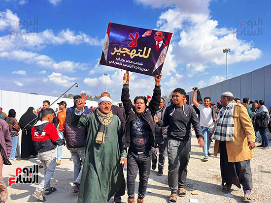 تدفق-لآلاف-المصريين-نحو-معبر-رفح-(3)