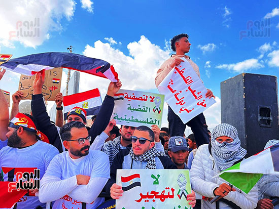 تدفق-لآلاف-المصريين-نحو-معبر-رفح-(13)