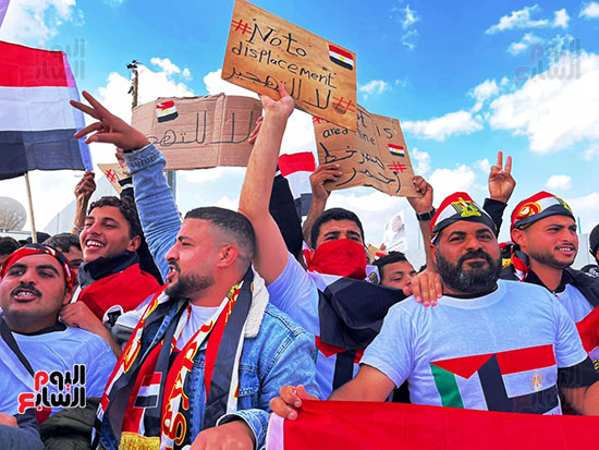 تدفق-لآلاف-المصريين-نحو-معبر-رفح-(11)