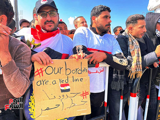تدفق-لآلاف-المصريين-نحو-معبر-رفح-(17)