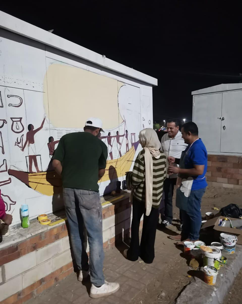 تجميل لمحولات الكهرباء وتحويلها إلى لوحات فنية بالأقصر