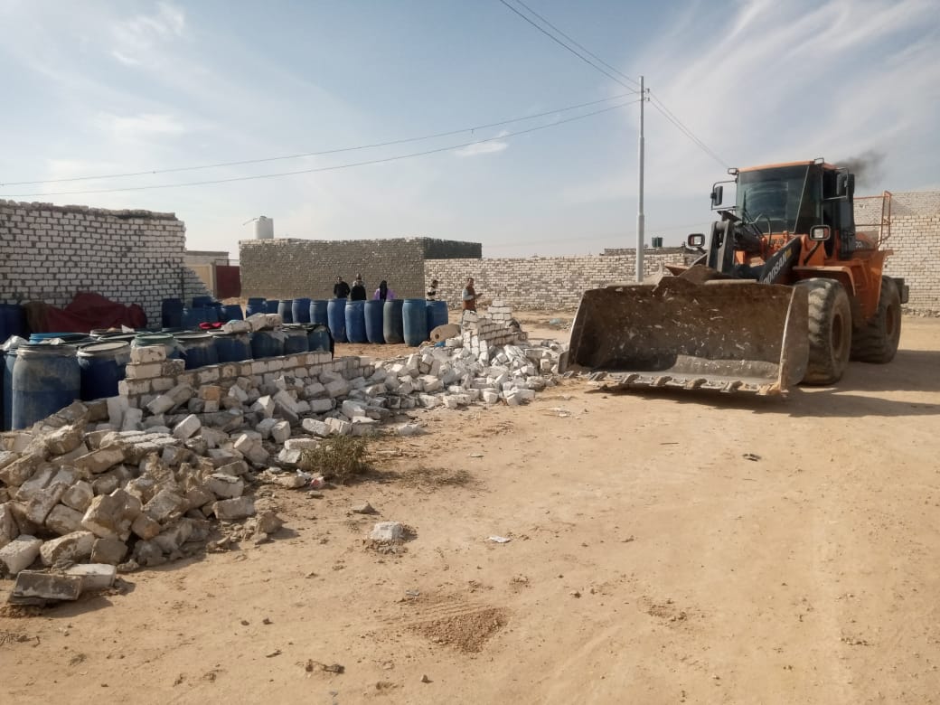 ضبط مصنع الطرشي أثناء تنفيذ الإزالة بمطروح ضبط مصنع الطرشي أثناء تنفيذ الإزالة بمطروح