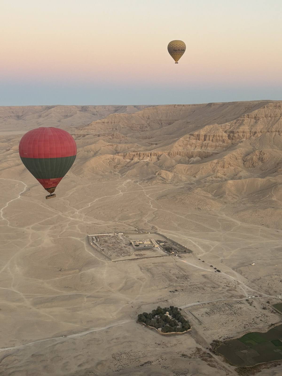 تحليق رحلات البالون فى سماء غرب الأقصر