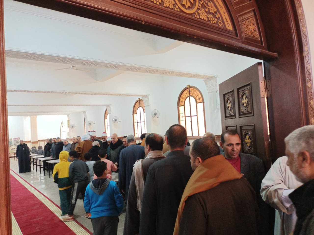 عائلات طنط الجزيزة بالقليوبية يهنئون المسيحيين بعيد الميلاد المجيد (2)