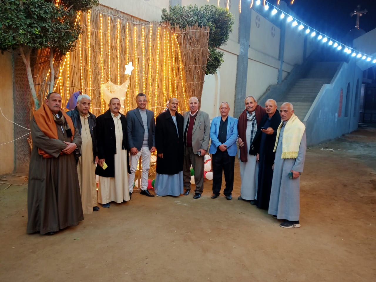 عائلات طنط الجزيزة بالقليوبية يهنئون المسيحيين بعيد الميلاد المجيد (3)