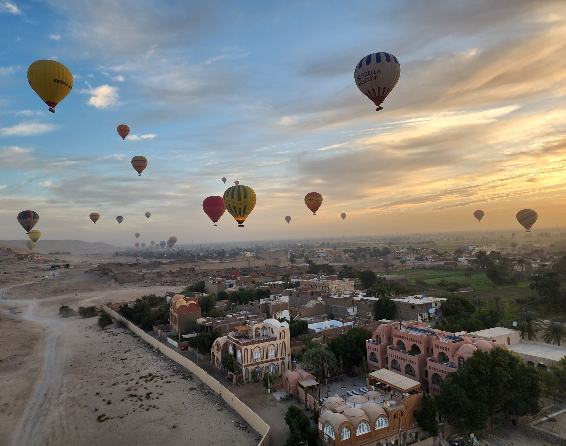 تحليق رحلات البالون الطائر فى سماء الأقصر