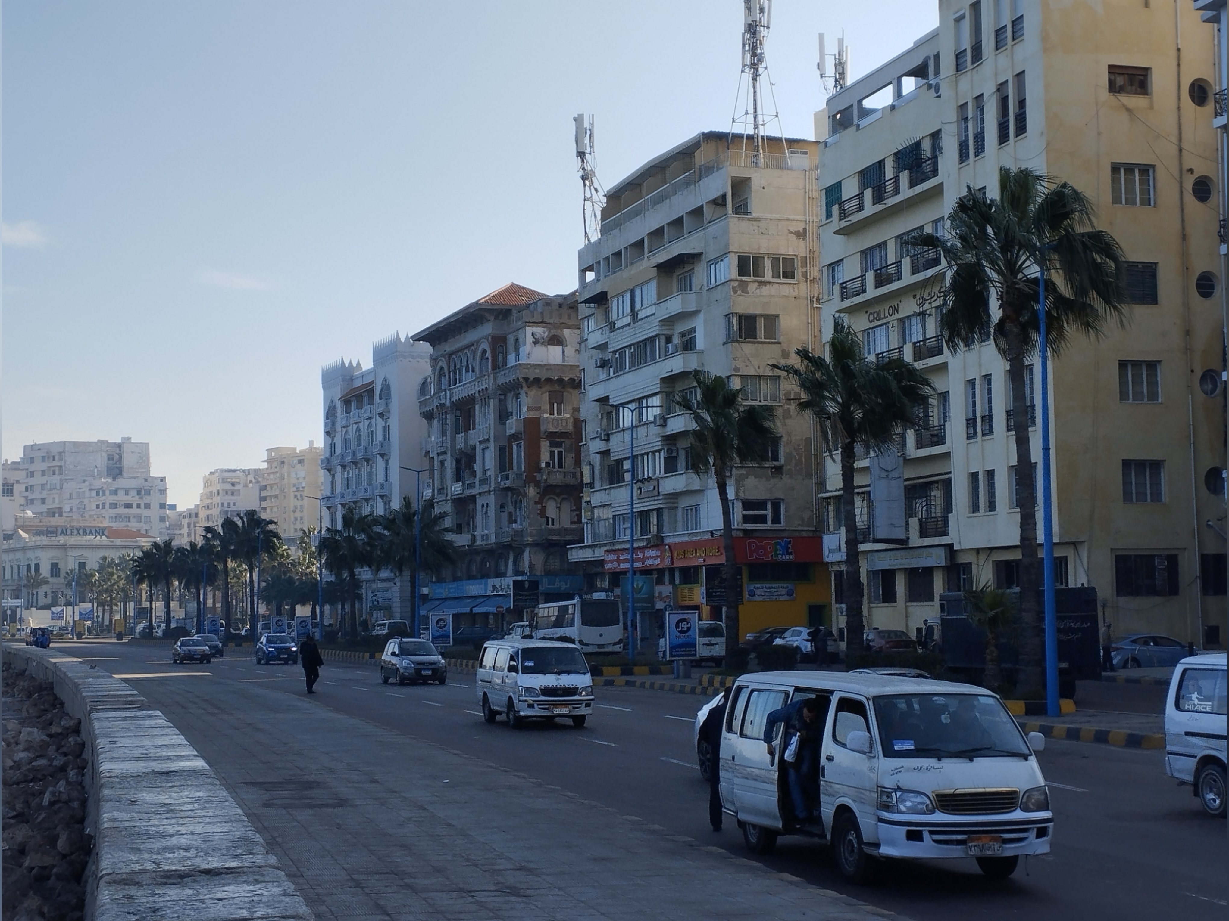 بارد جداً ليلاً في الإسكندرية بارد جداً ليلاً في الإسكندرية