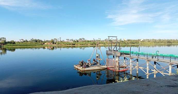 العمل بمحطات الصرف الصحى فى الأقصر