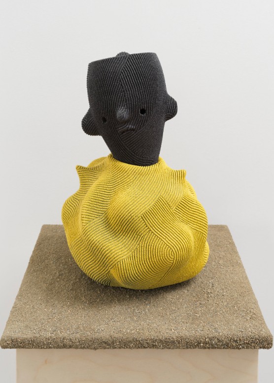 منحوتة بالأصفر