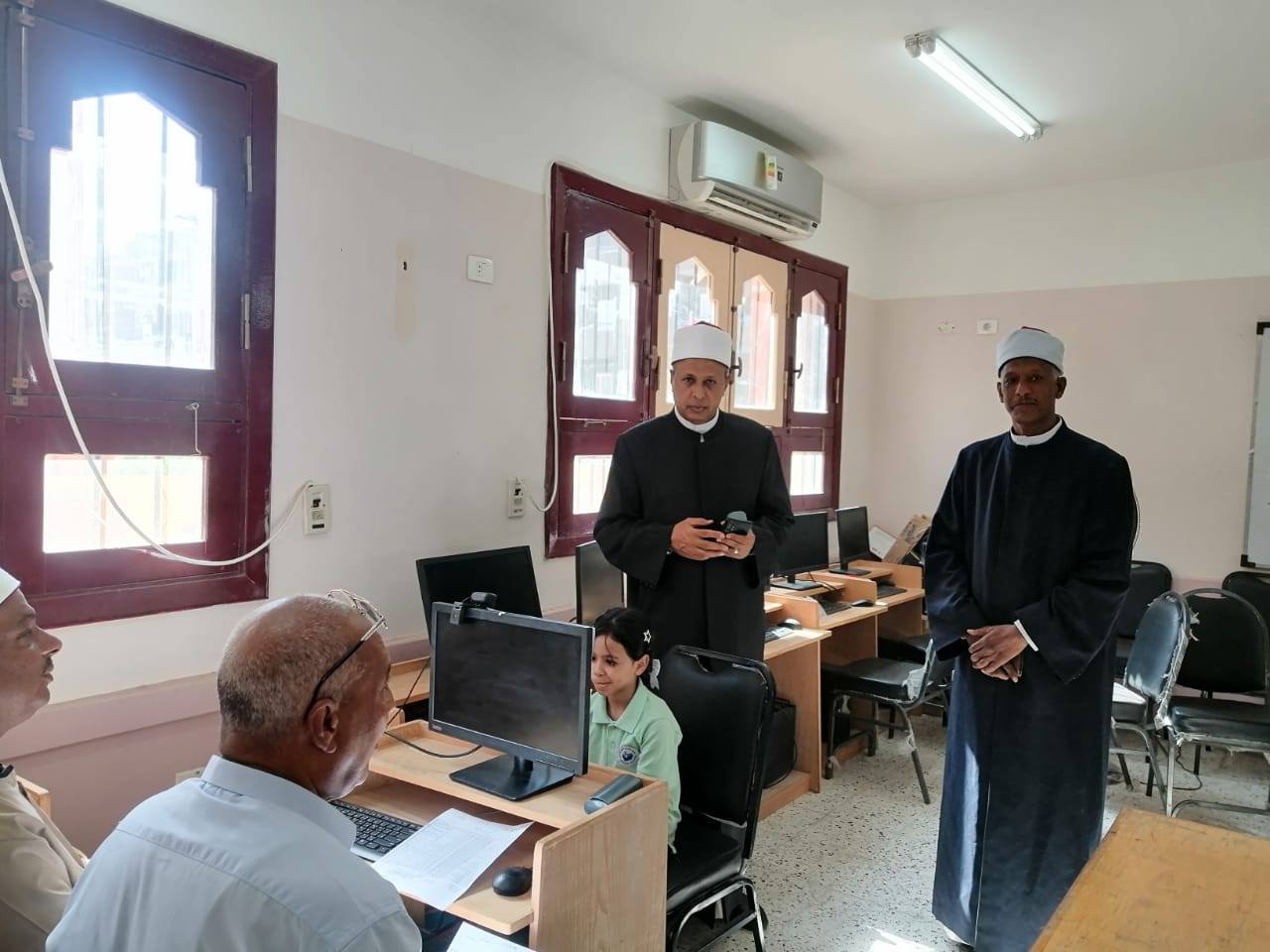 رئيس منطقة الأقصر الأزهرية يتابع فعاليات مسابقة الأزهر للسنة النبوية