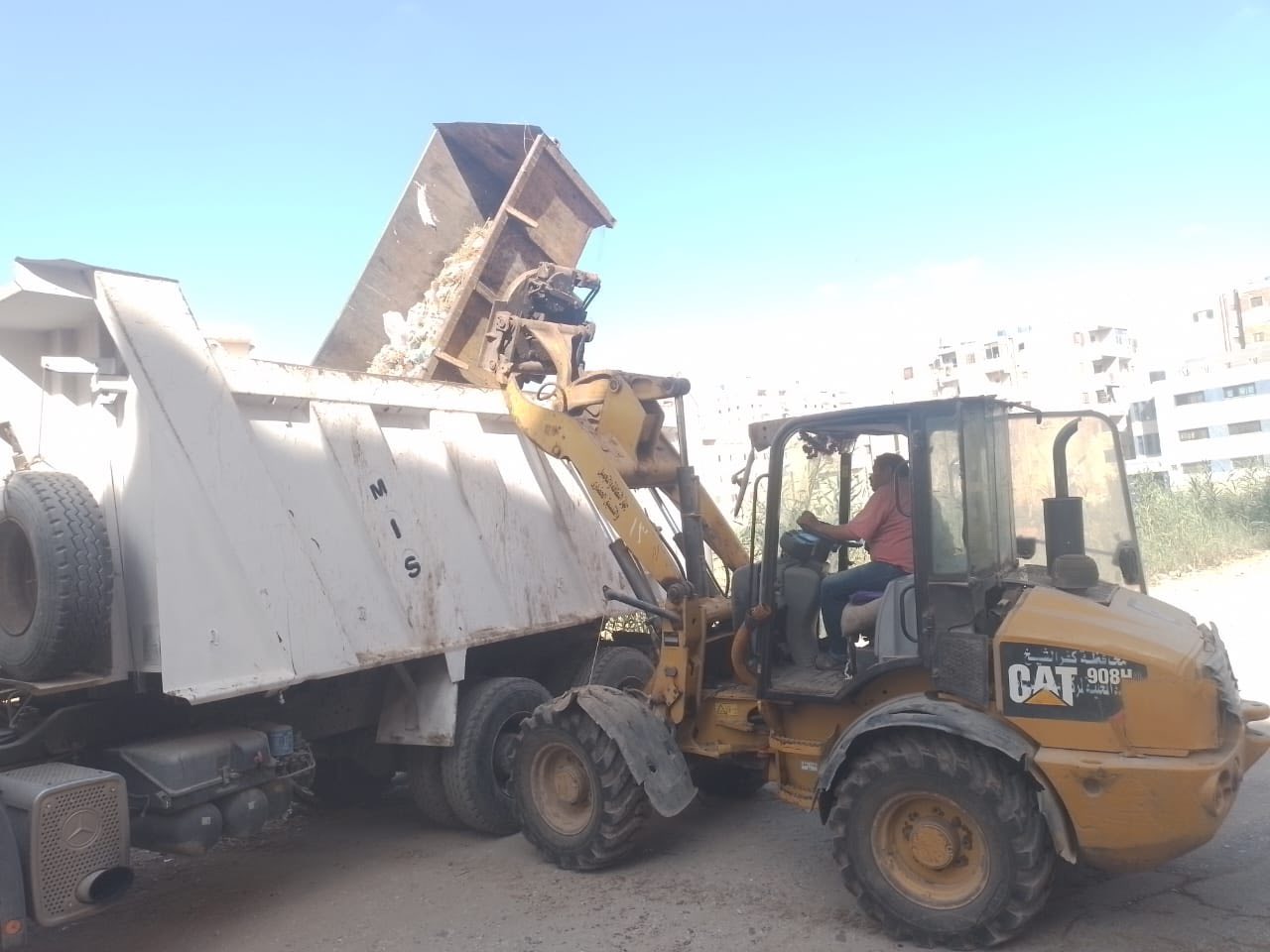 تفريغ المخلفات من الصناديق تفريغ المخلفات من الصناديق