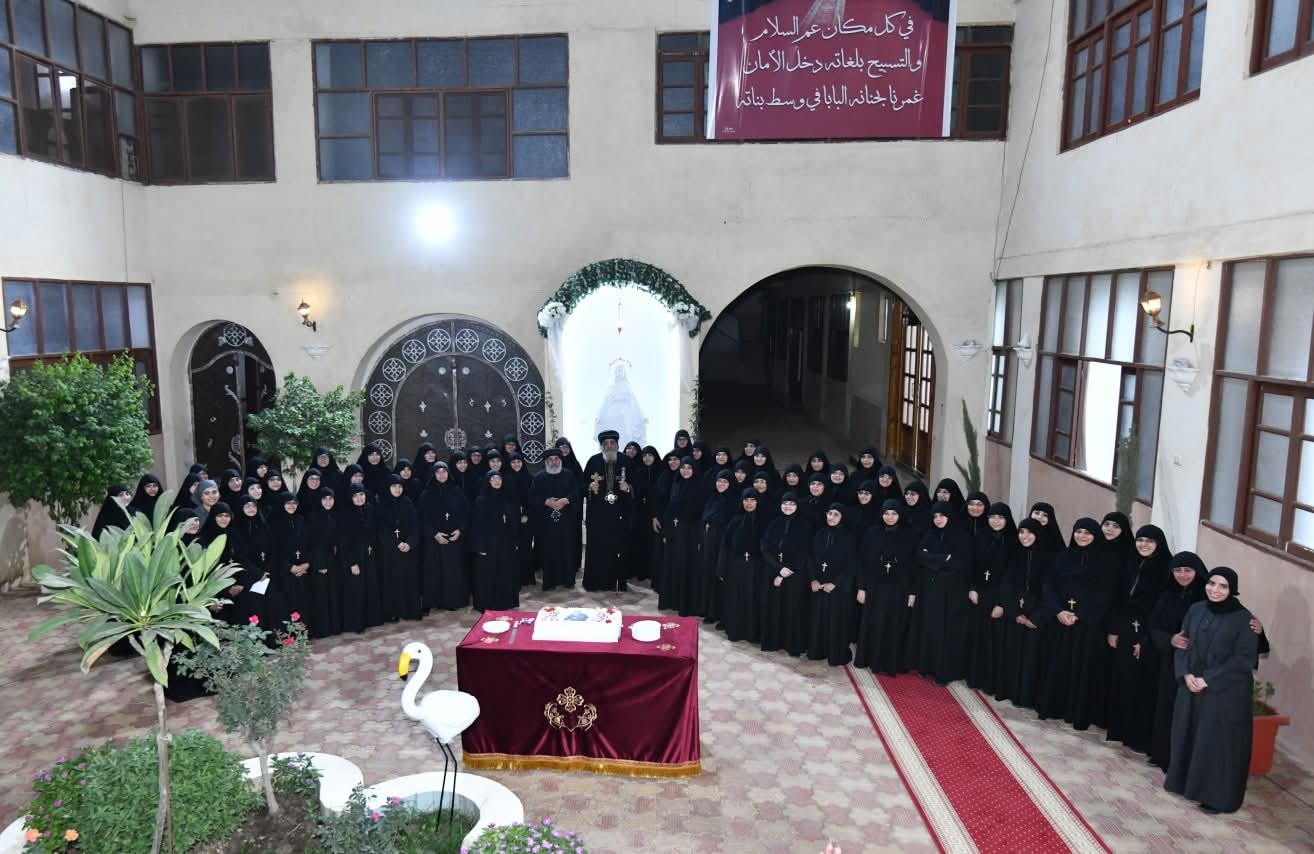 البابا تواضروس يزور دير العذراء والملاك للراهبات بصنبو (2)