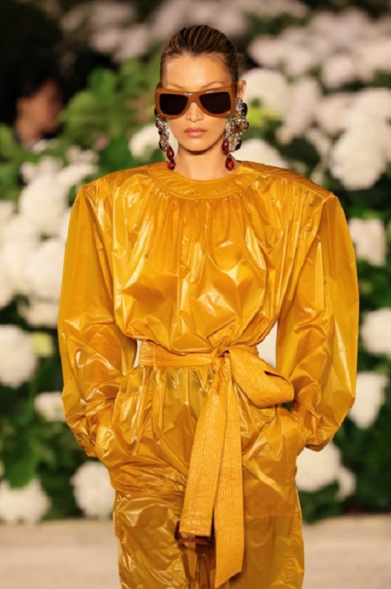 بيلا حديد تعود من جديد بيلا حديد تعود من جديد