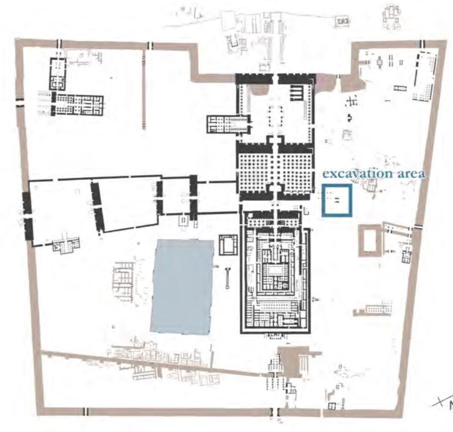 مخطط لمعابد الكرنك والمربع الازرق يشير لمكان البوابة