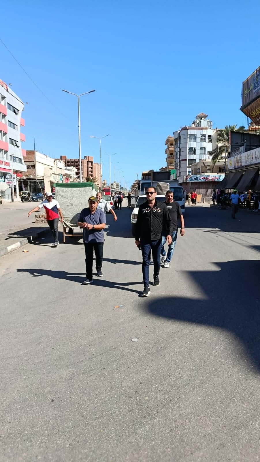 جانب من أعمال الحملة في شوارع المدينة جانب من أعمال الحملة في شوارع المدينة