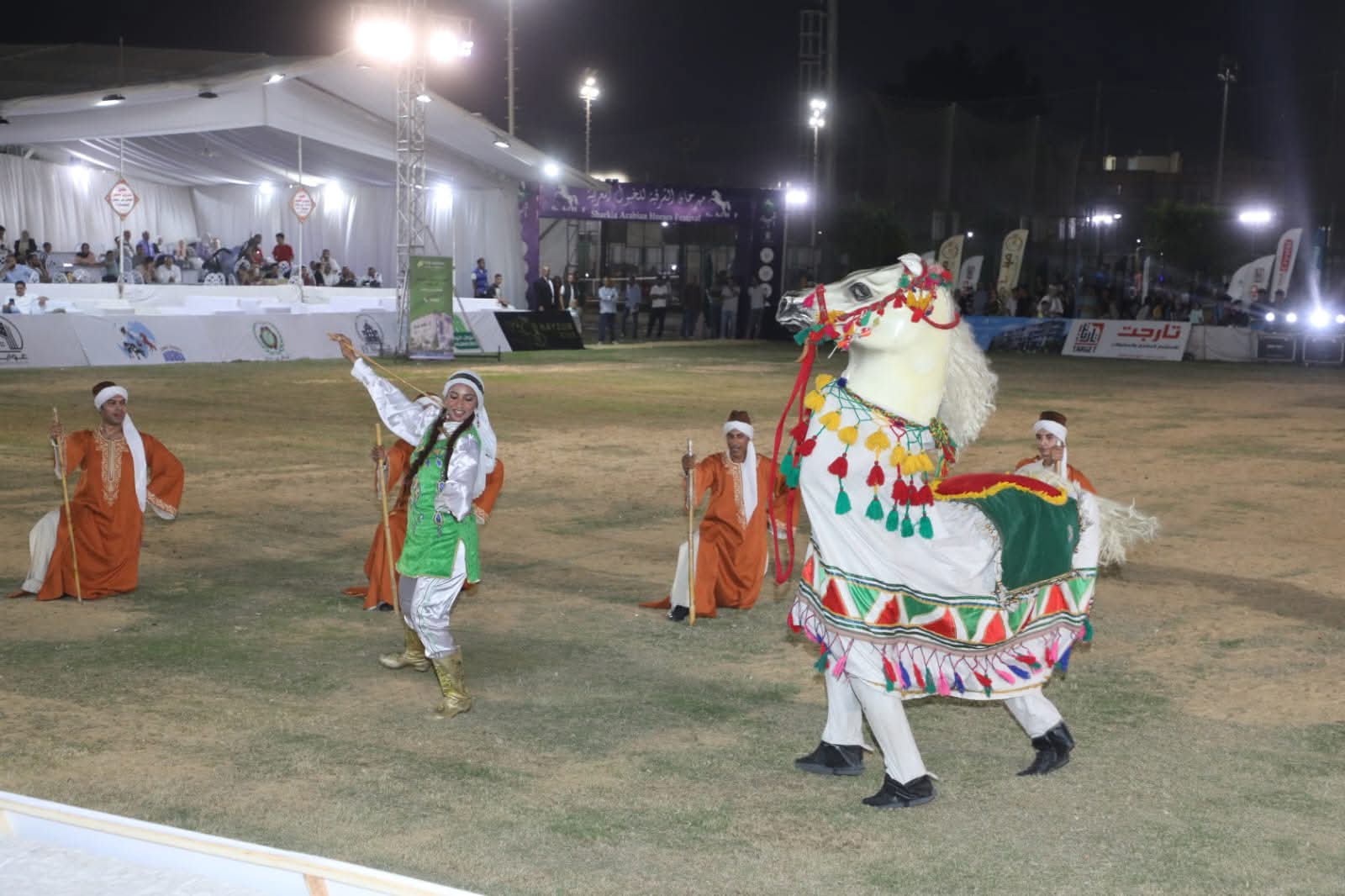 جانب من المهرجان جانب من المهرجان