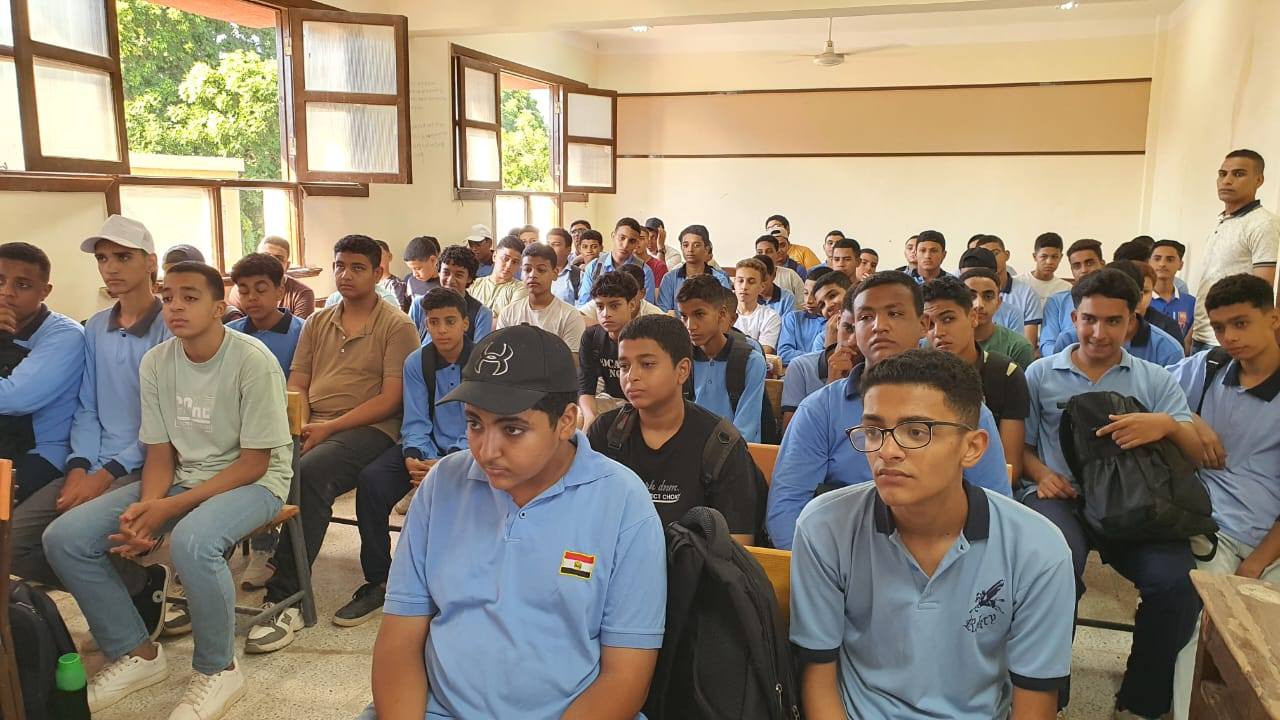 لقاء مع 250 طالب بالثانوية العامة في أرمنت حول نظام البكالوريا لقاء مع 250 طالب بالثانوية العامة في أرمنت حول نظام البكالوريا