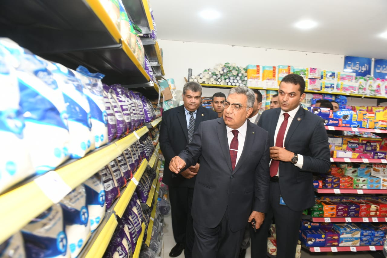 محافظ الدقهلية يفتتح هايبر ماركت بشارع عبد السلام عارف بالمنصورة ضمن مشروعات جهاز مستقبل مصر (5)