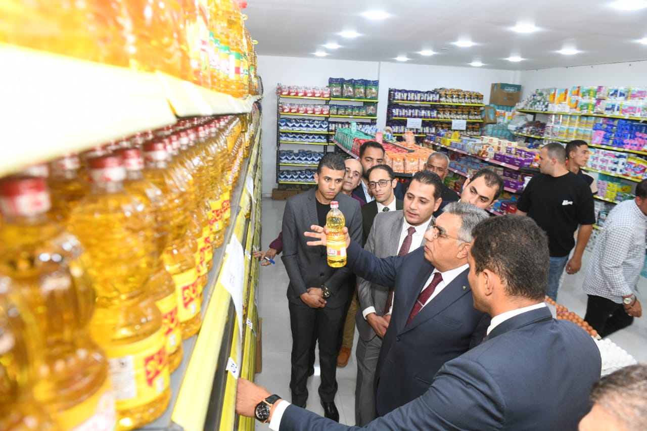 محافظ الدقهلية يفتتح هايبر ماركت بشارع عبد السلام عارف بالمنصورة ضمن مشروعات جهاز مستقبل مصر (4)