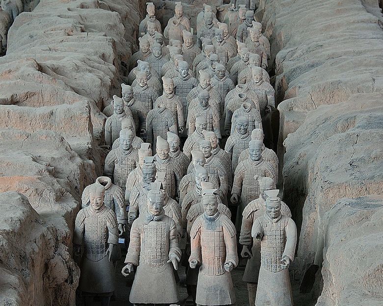 منحوتة لجيش التيراكوتا الصينى