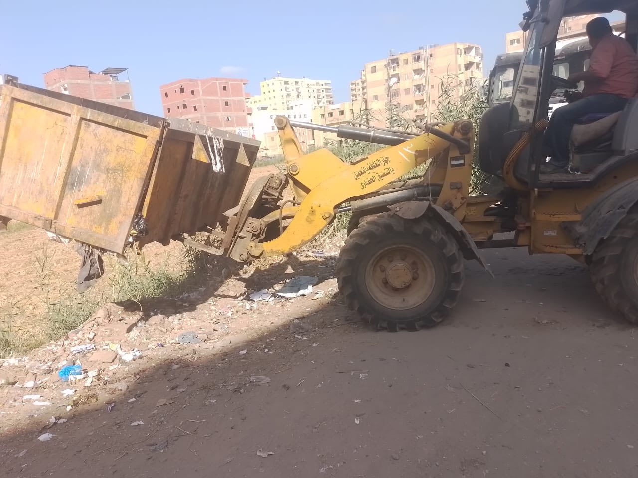 رفع المخلفات من الشوارع رفع المخلفات من الشوارع