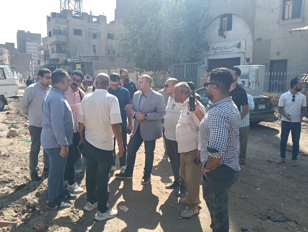 نائب محافظ الجيزة يتفقد مشروعات التطوير والرصف فى المنيرة وأوسيم (5)