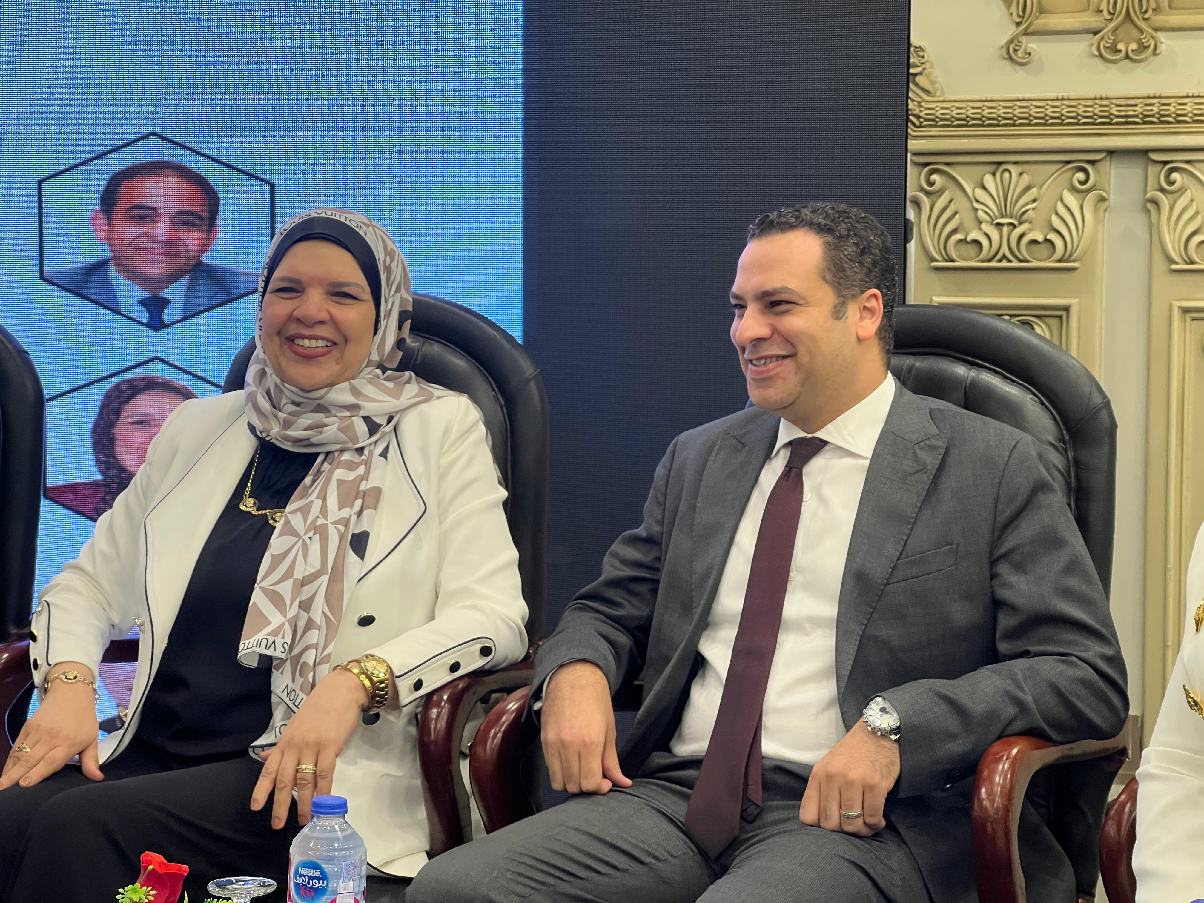 نائب المخافظ ونائب رئيس الجامعة