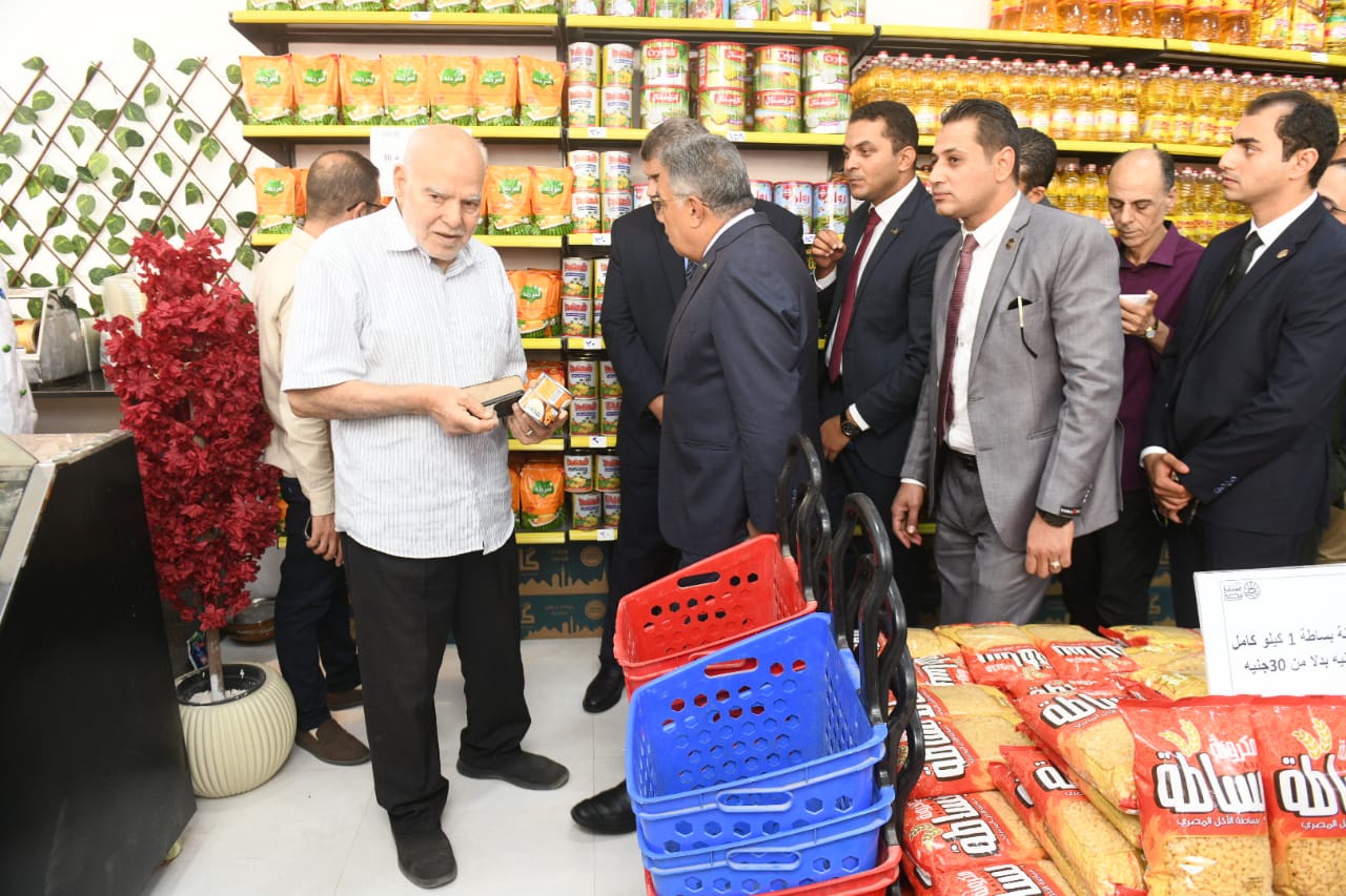 محافظ الدقهلية يفتتح هايبر ماركت بشارع عبد السلام عارف بالمنصورة ضمن مشروعات جهاز مستقبل مصر (1)