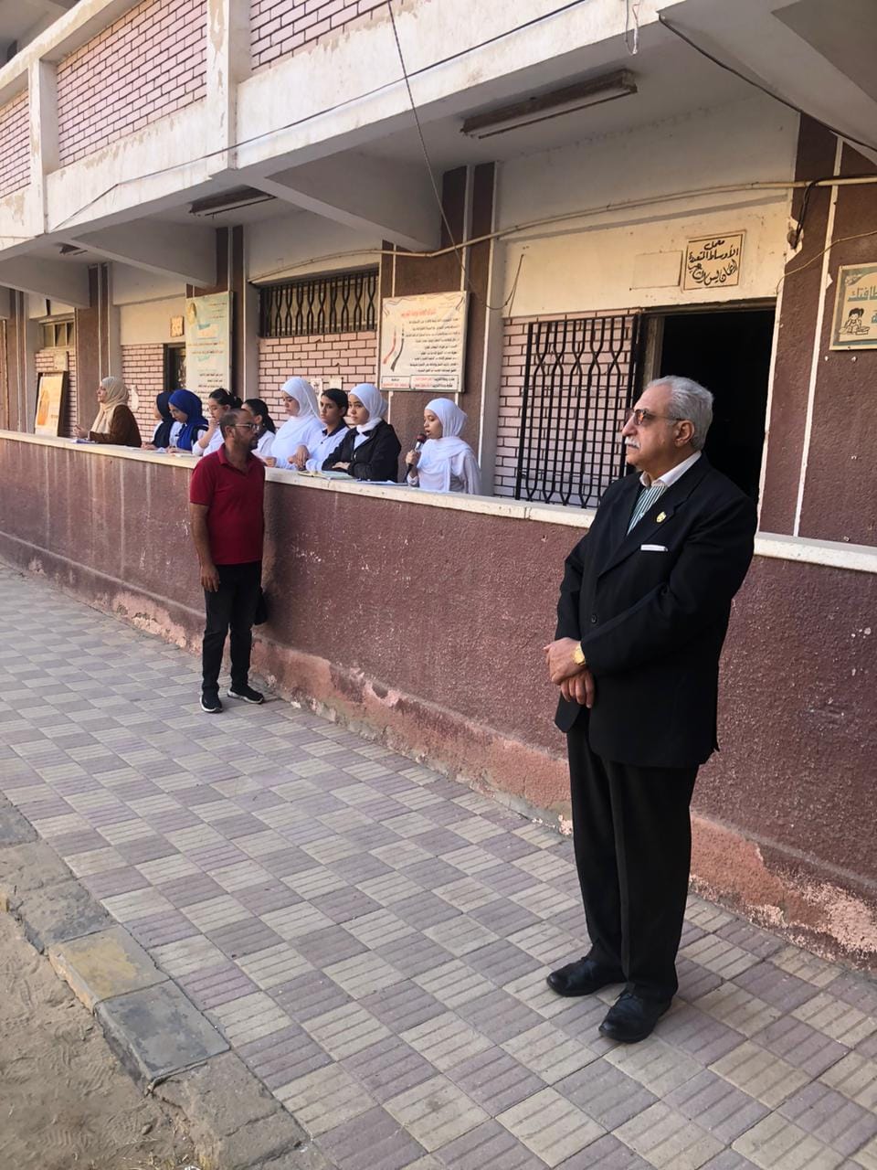 مدير تعليم القليوبية خلال الجولة مدير تعليم القليوبية خلال الجولة