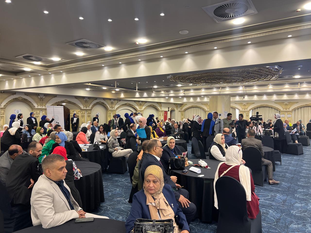 الحضور بالمؤتمر الحضور بالمؤتمر