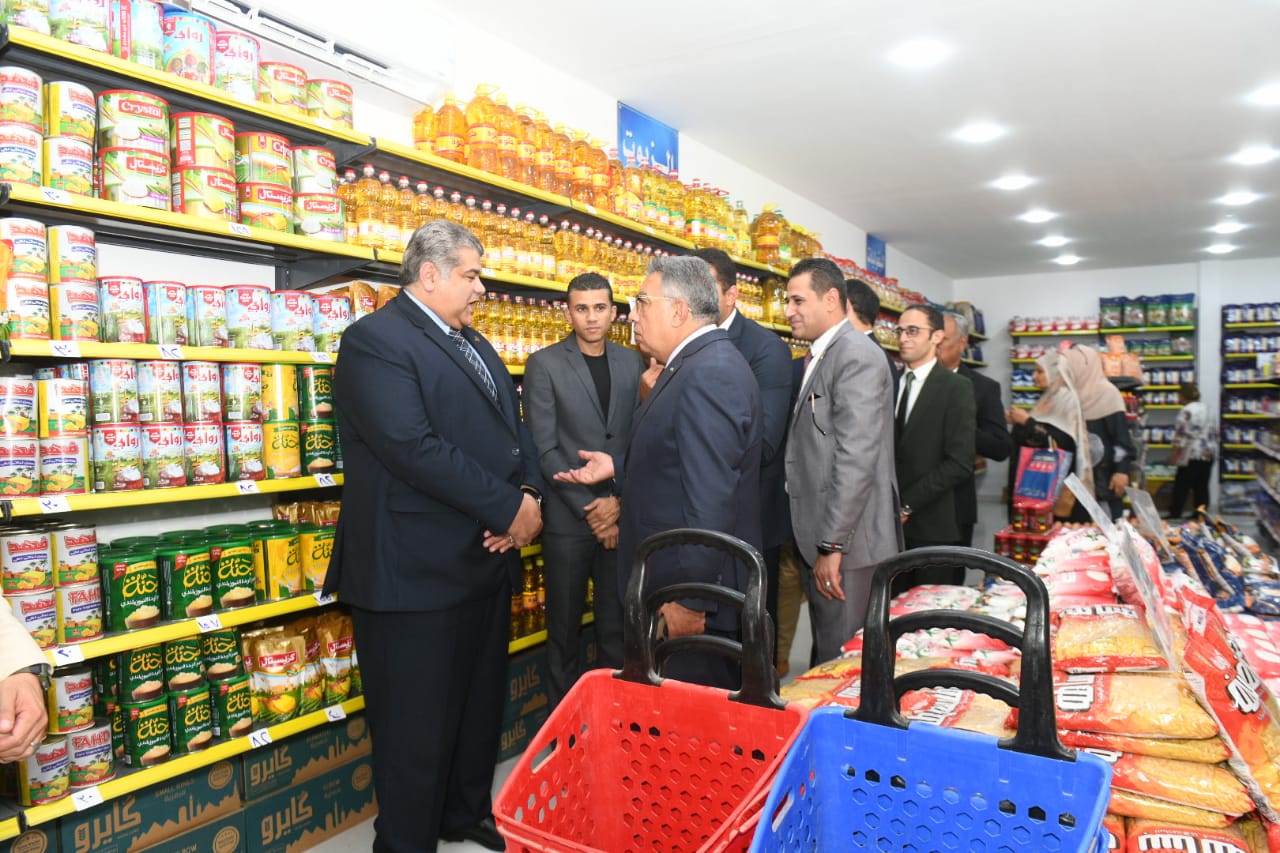 محافظ الدقهلية يفتتح هايبر ماركت بشارع عبد السلام عارف بالمنصورة ضمن مشروعات جهاز مستقبل مصر (2)