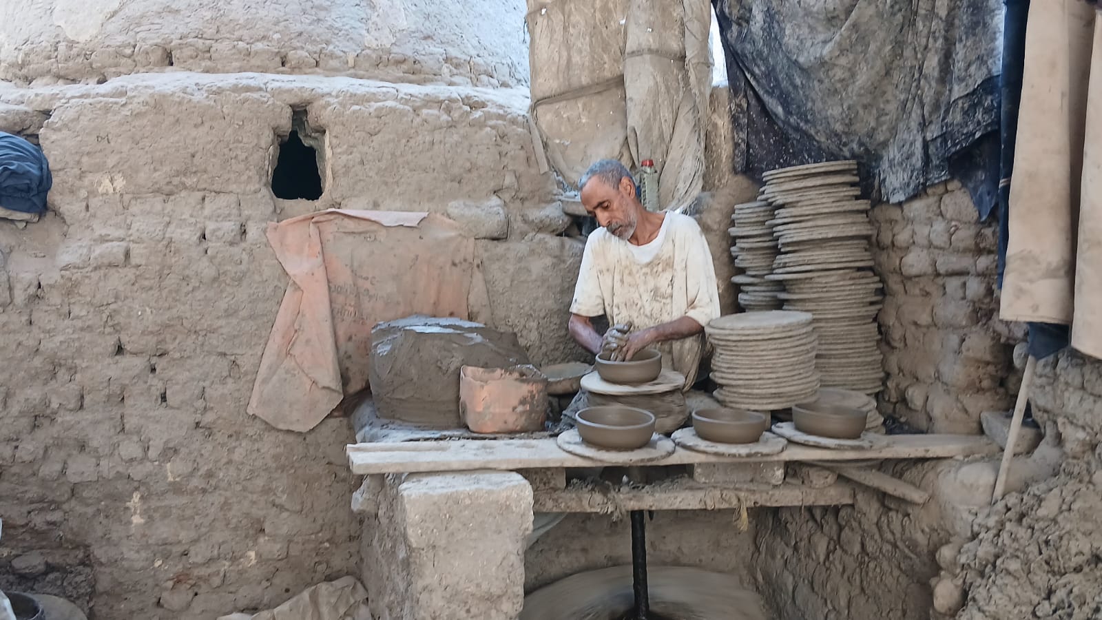 IMGصناعة الفخار بالشيخ علي 