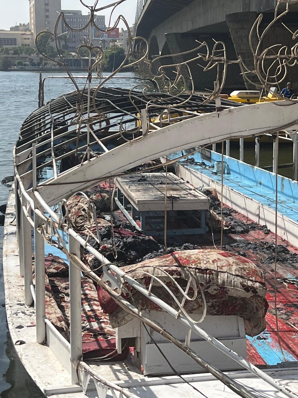 حريق مركب حريق مركب