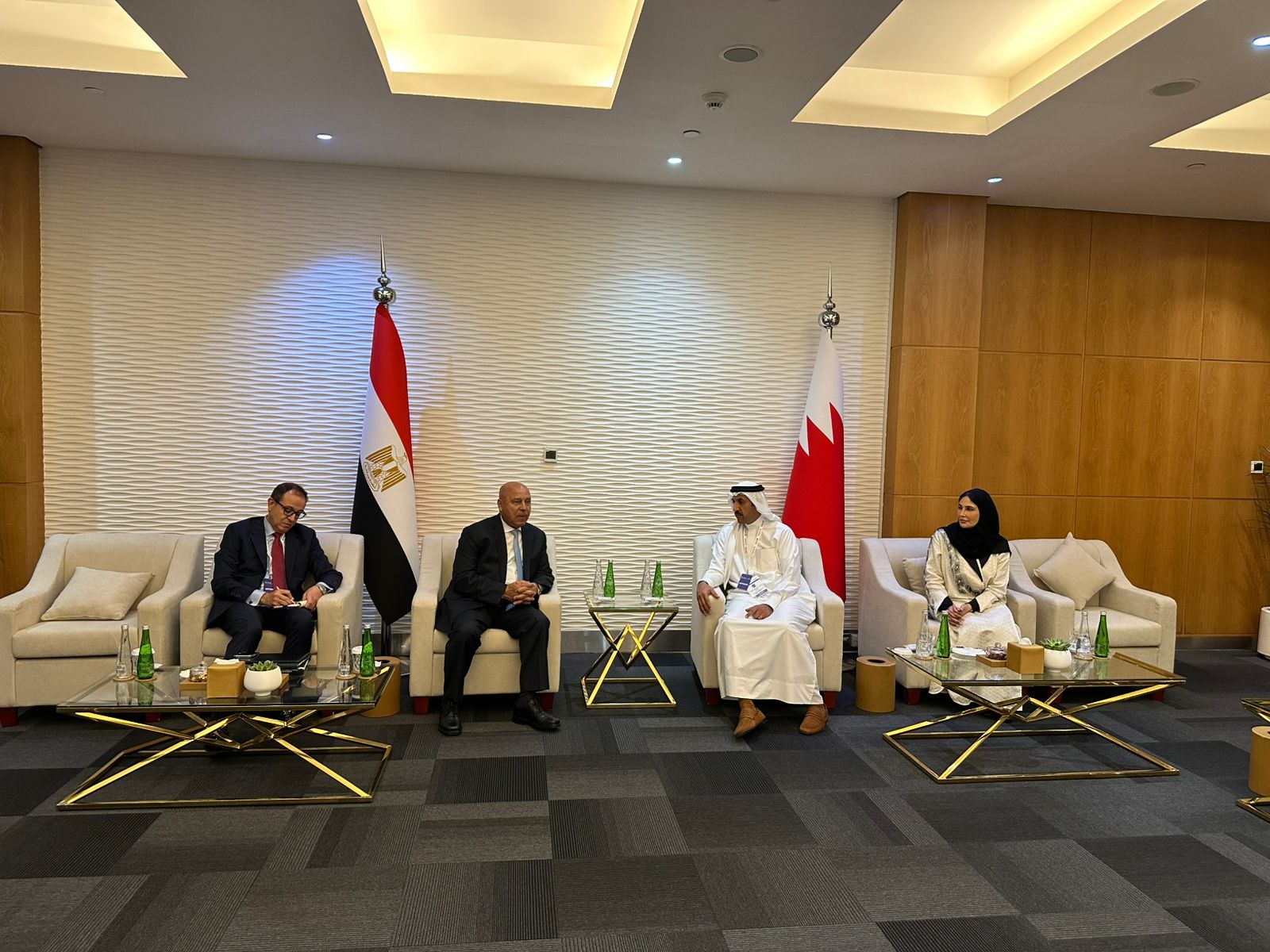 لقاء الفريق كامل الوزير ووزير النقل والمواصلات والاتصالات البحريني