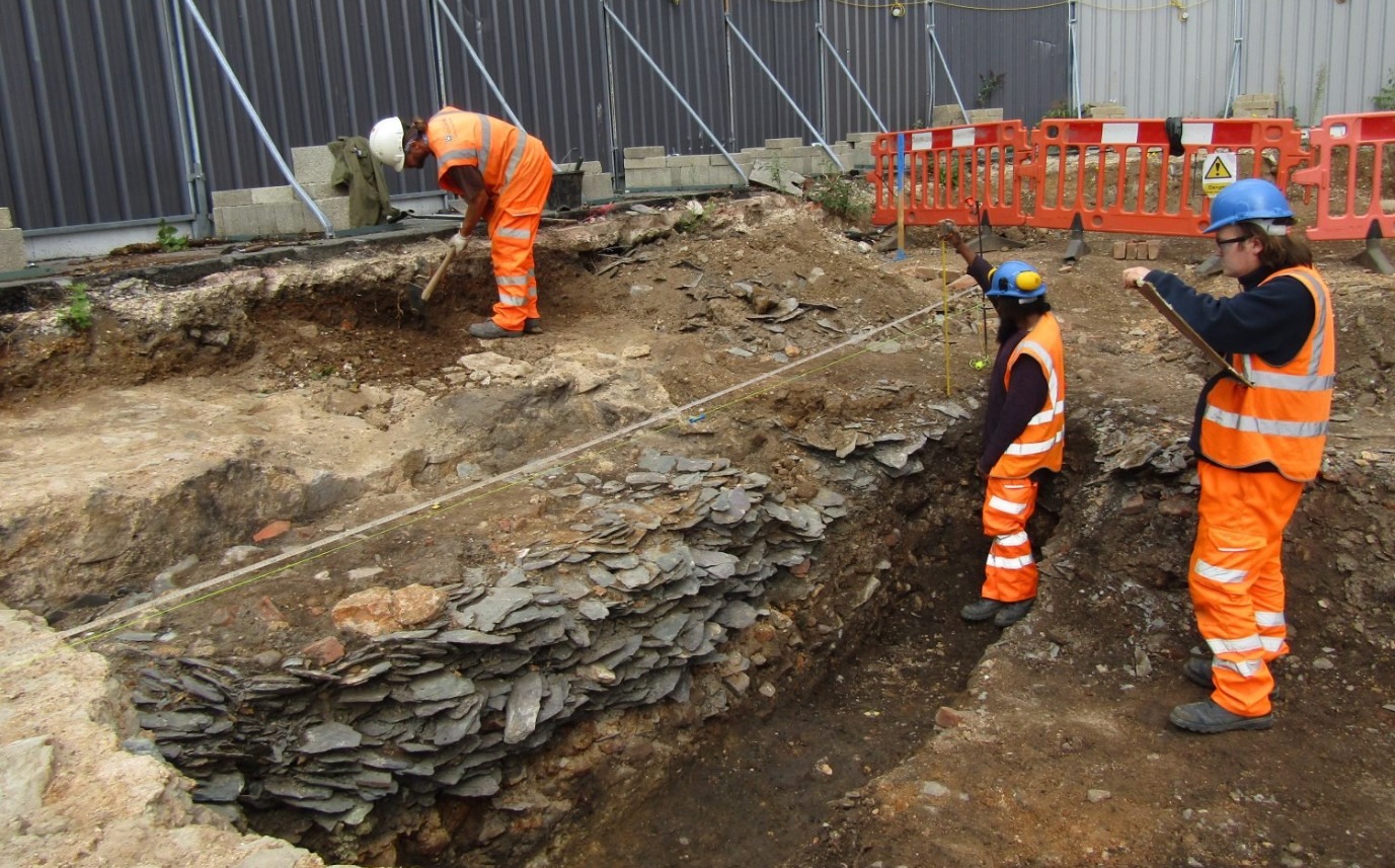 أعمال التنقيب فى ساحة سوق ليستر بالمملكة المتحدة